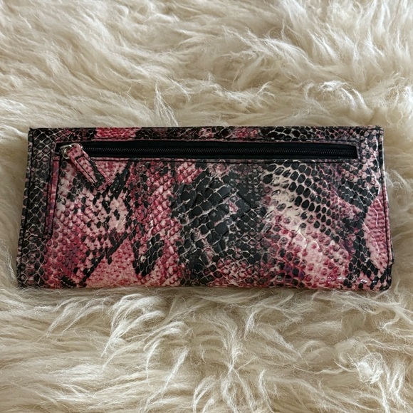 Kenneth Cole Reaction Pink and Black Snake Print Wallet - Picture 3 of 5